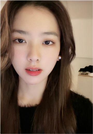 网红女吃瓜搞笑,带你领略网络笑果盛宴