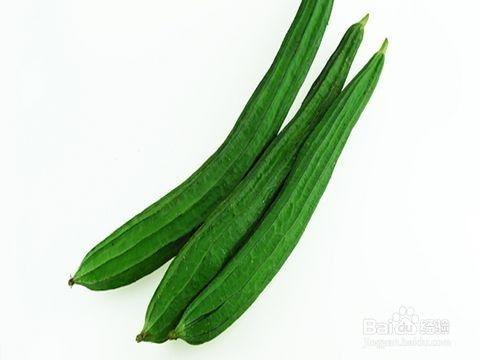 吃瓜少女专注吃瓜