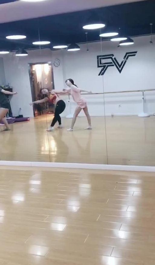 吃瓜舞蹈视频儿童,童趣盎然，萌动心弦